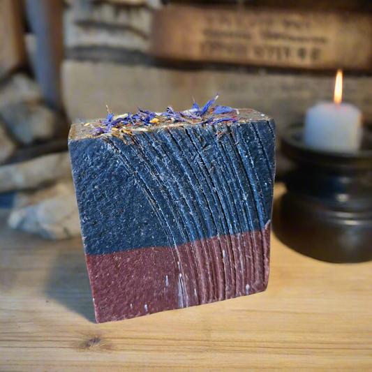 B.M.K. Poets Den 4 oz